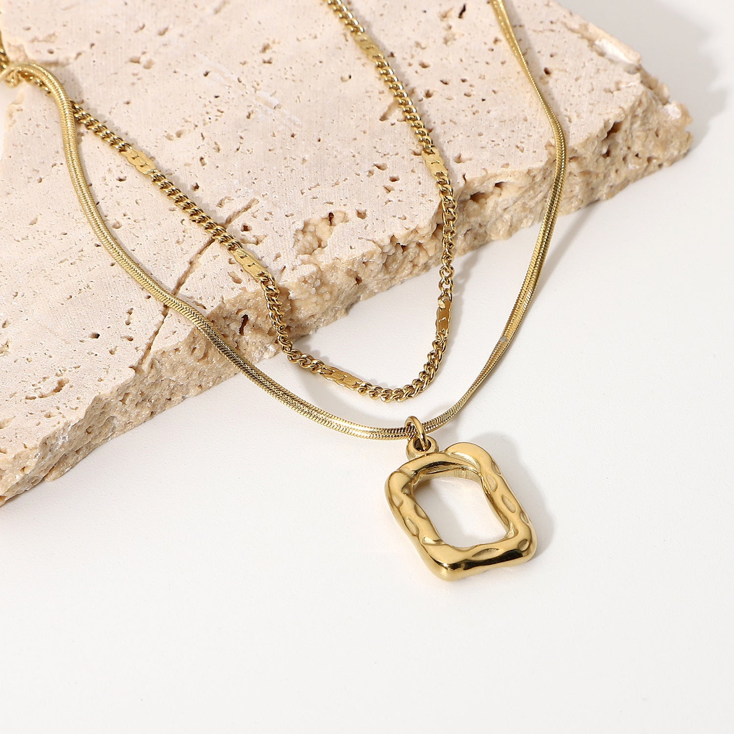 Double Hammered Hollow Square Pendant Necklace/プチプラネックレス – LOMEO