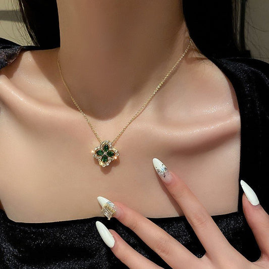 エレガントグリーンクリスタルの花びらネックレス - LOMEO
