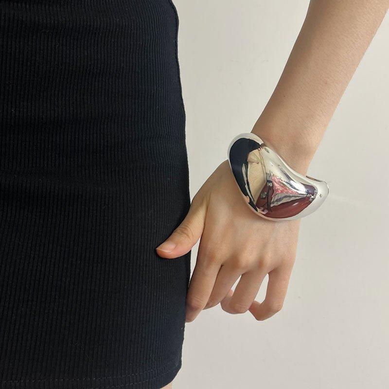 レトロメタル ウェーブ オープンブレスレット - LOMEO