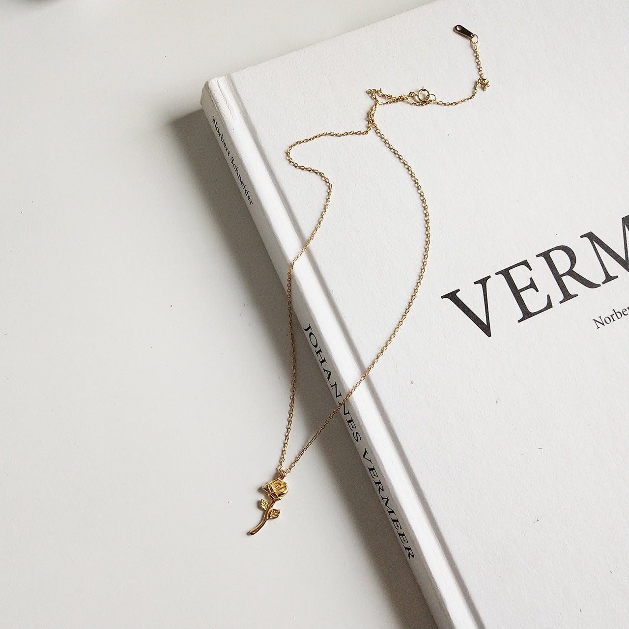 ロースゴールドネックレス - LOMEO