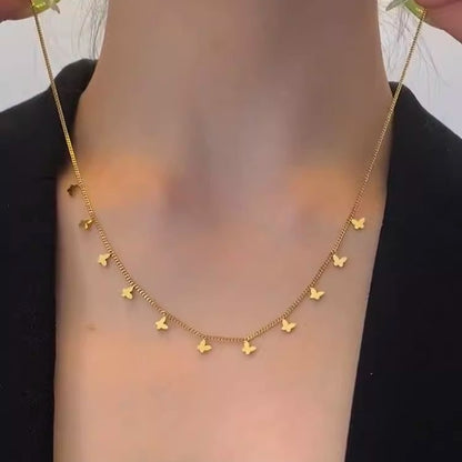 プチプラアクセサリー小さな蝶が舞うバタフライネックレス