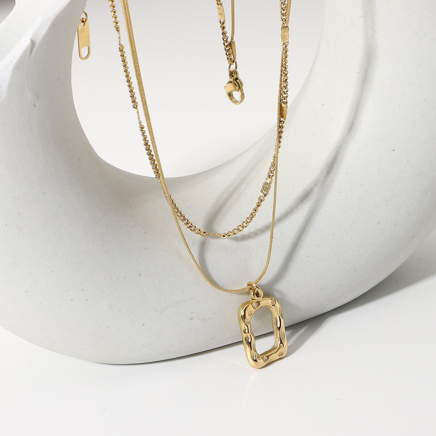 Double Hammered Hollow Square Pendant Necklace/プチプラネックレス – LOMEO