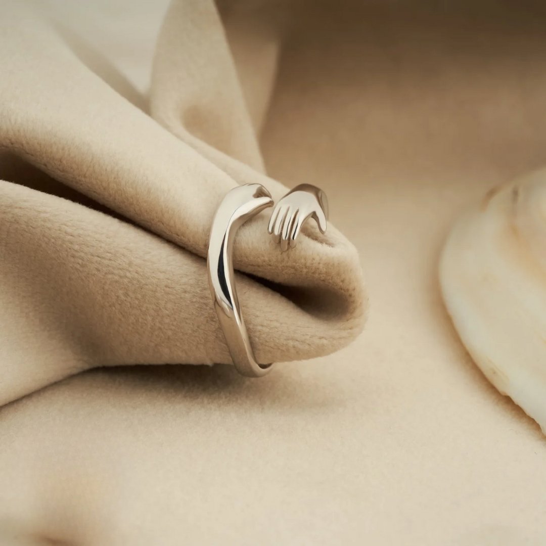 Love Hug Ring・愛のハグリング - LOMEO