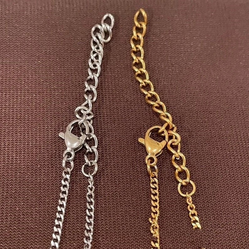 本好きのためのネックレス – 彫刻入り開閉式ブックネックレス - LOMEO